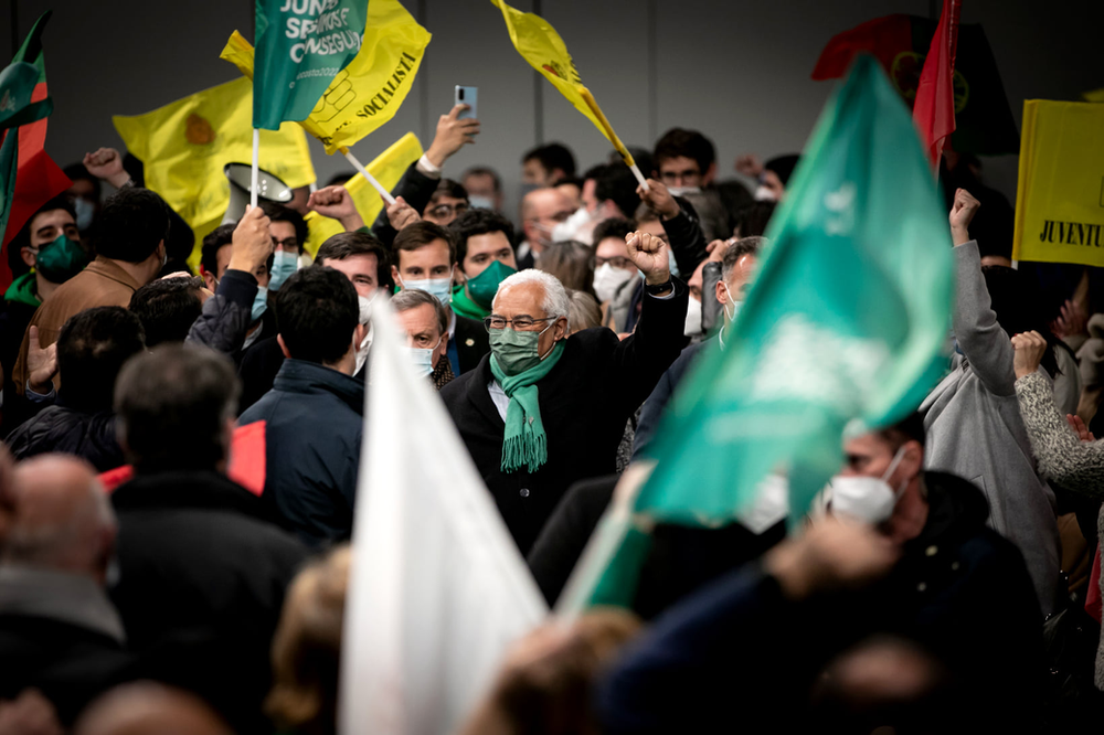Qui est Antonio Costa, le socialiste qui va gouverner seul le Portugal ?
