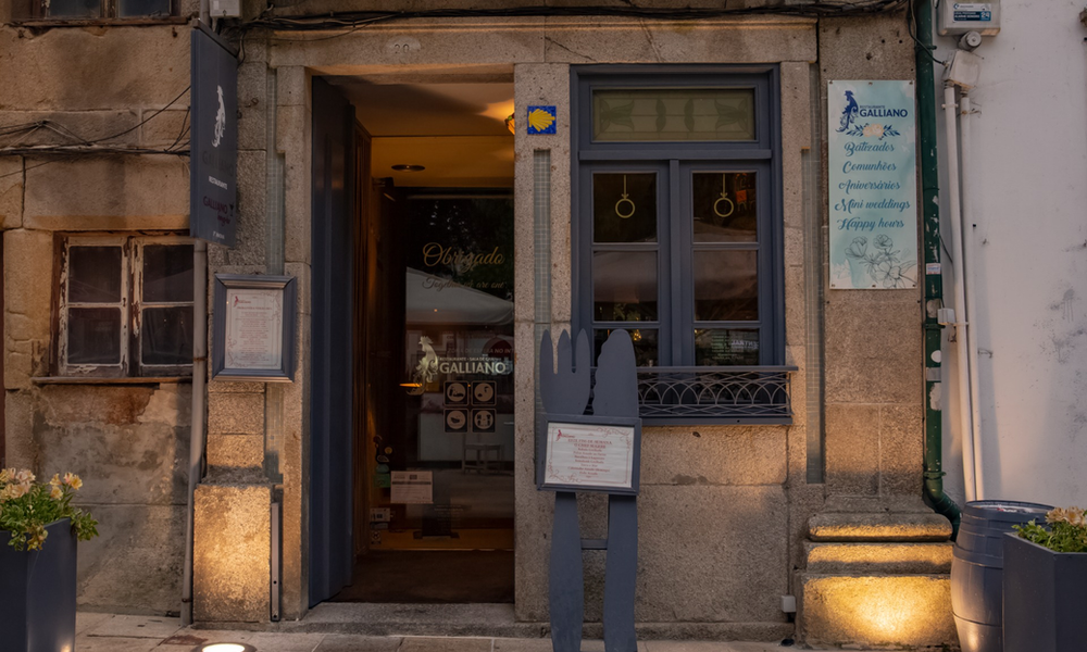 Chez Galliano : L’ex Libris coq de Barcelos