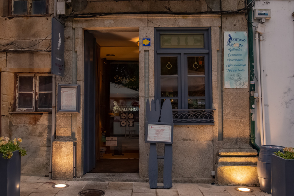 Chez Galliano : L’ex Libris coq de Barcelos