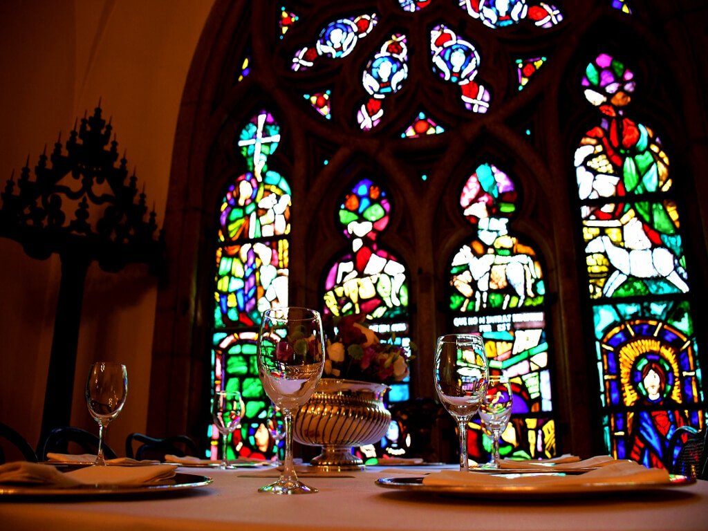 Brunch dans la cathédrale : foi, art et gastronomie