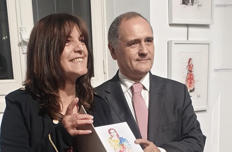 Nathalie Afonso : le défi qui l’a conduit à la symbiose d’un livre et une exposition