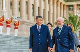 Lula : en Chine il a défendu une monnaie alternative au dollar