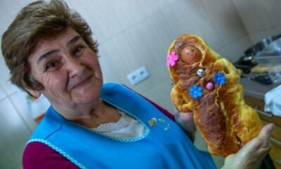 Açores : femmes âgées perpétuent la tradition des poupées de pâtes